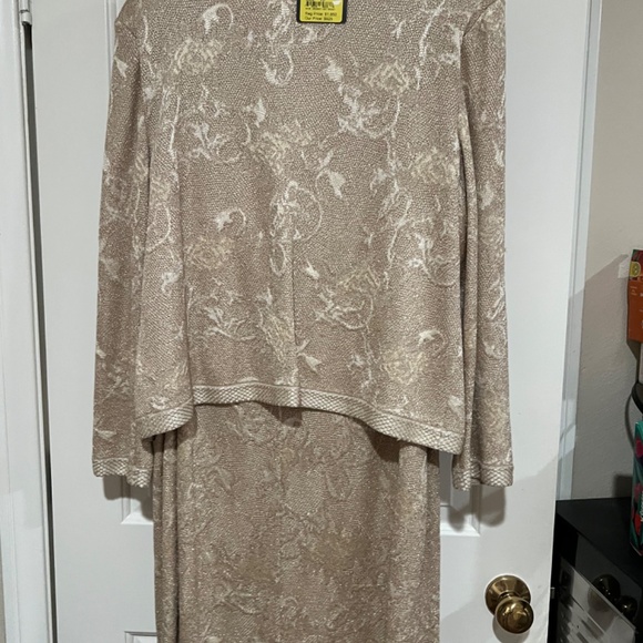 NWT ST JOHN EVENING DRESS AND SWEATER GOLDEN - Picture 4 of 5